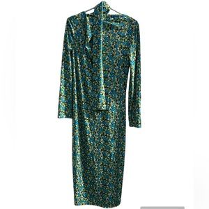 Long sleeves low back